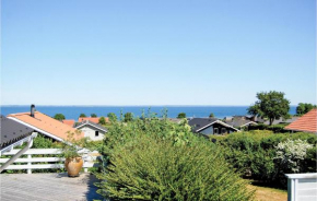 3 Bedroom Cozy Home In Sjølund, Hejls